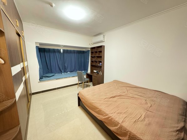 南宁西乡塘石埠荣和邕江华府荣和邕江华府 4室2厅2卫  电梯房 精装修