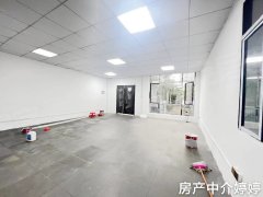 翡翠园7300 新装修适合商住两用  带三台车位 临近师院