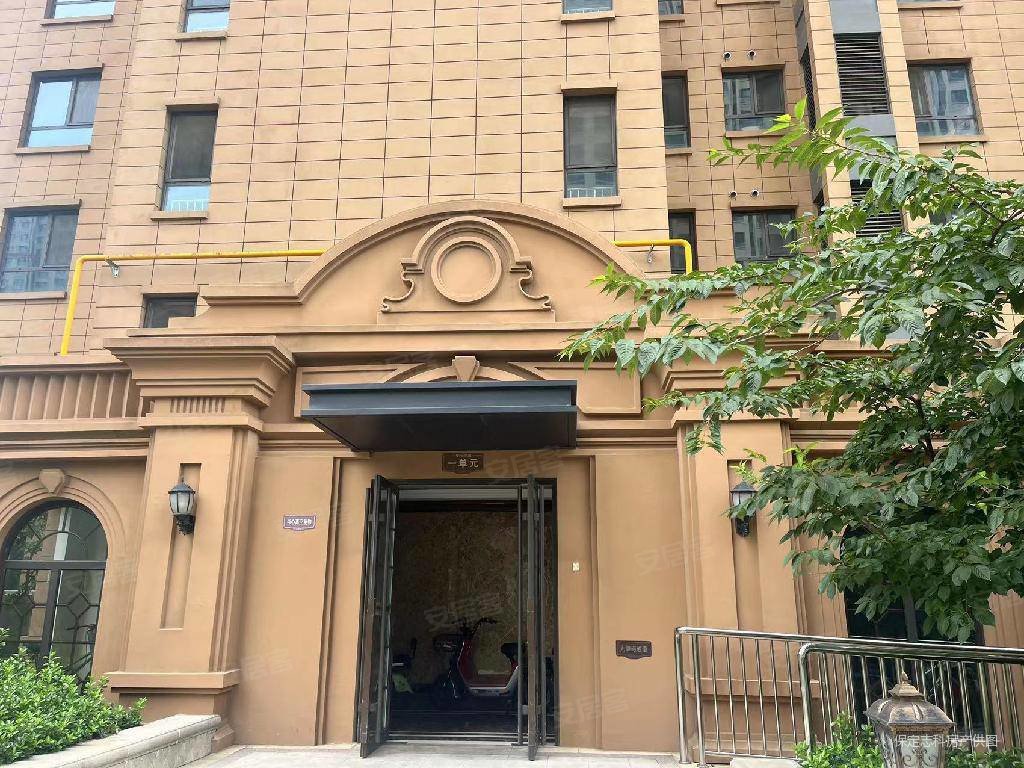 假日丽城c区小区精装三室南北通透小区绿化率高房主急售