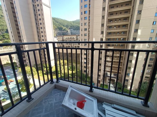 泉州南安南安市区南安中骏云景府南安新体育馆对面中骏云景府精装三房