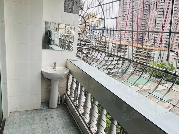 惠州惠城下埔滨江大厦下埔小学旁 滨江大厦朝南 三房一厅 2000元每月