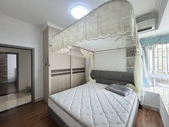 泸州江阳万诚国际中心蓝溪谷精装4房带花园出租1300一个月 家电齐全看房方便出租房源真实图片