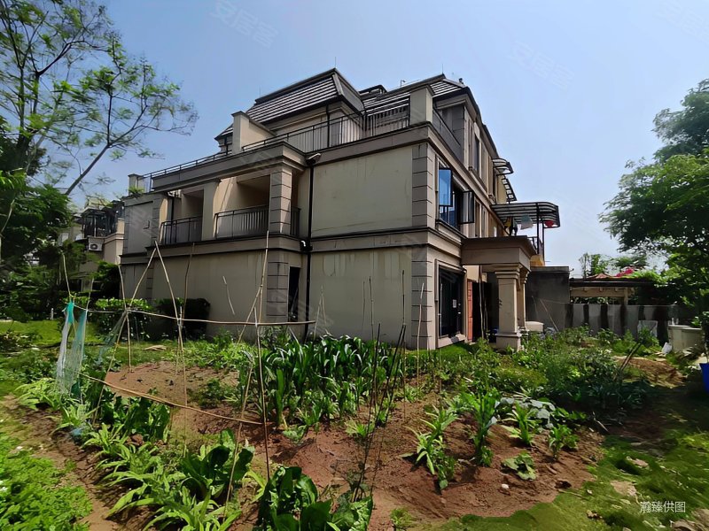 国盛园墅(a区别墅)5室2厅3卫134㎡南288万