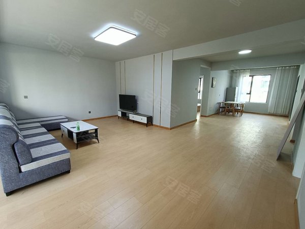 喀什喀什市喀什城区绿城玉园北湖绿城玉园2楼四室两厅两卫简装家具