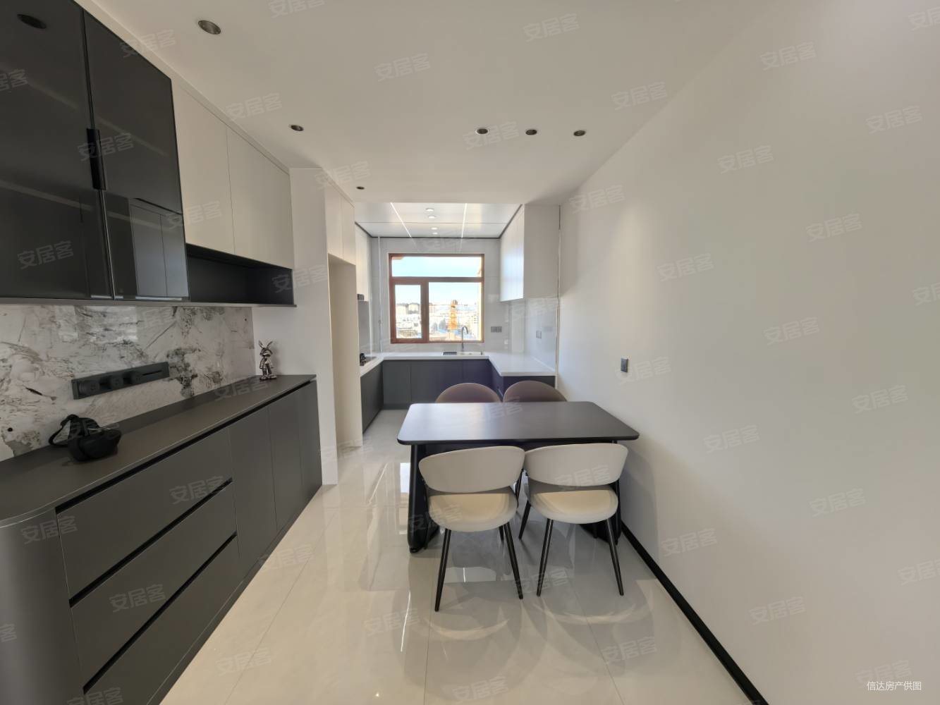 世纪嘉园3室2厅2卫141㎡南北93万