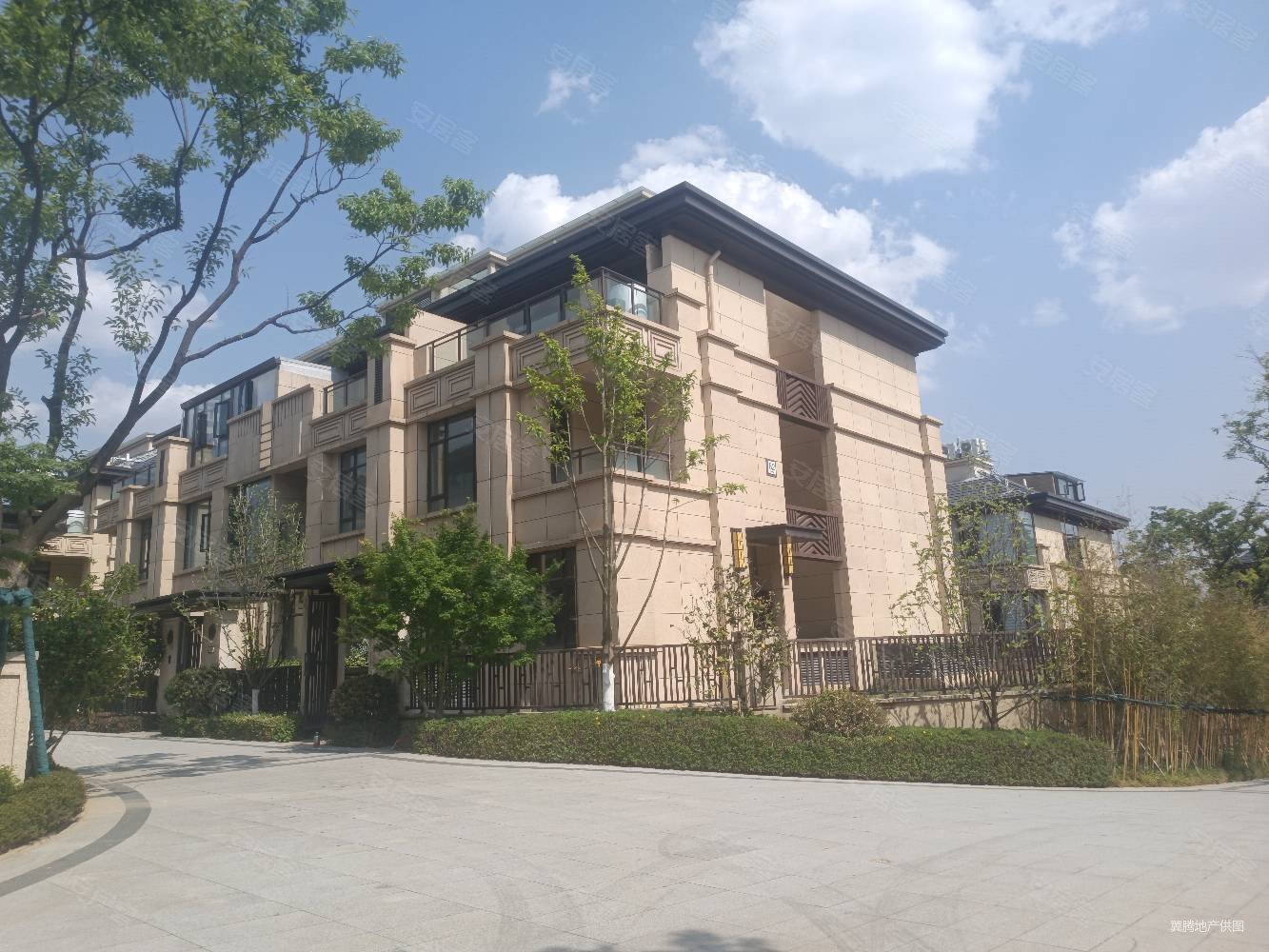 美的顺城府二期376平端头别墅带150平花园