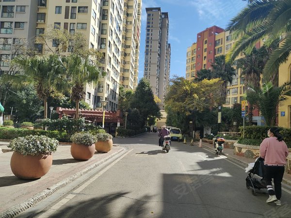 昆明五华高新区中晟溪城吾悦广场 地铁口50米 好老师培训 1500元 中晟