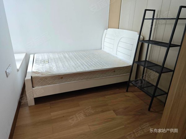 华丰前海湾二期,总价  三房,高楼层!满五  ,钥匙房