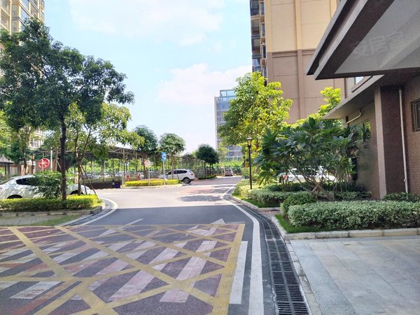 南宁西乡塘大学东路锦绣丽园单位房物业便宜,房龄新房东好讲,楼层采光