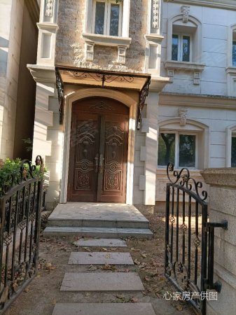 湖心岛联排别墅 可以看湖,房东稳定出售,一个车位