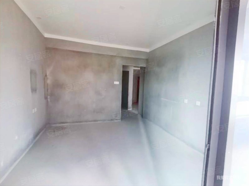 高楼层视野好 小三房 交通便利 医疗配套成熟 临地铁 小区新,紫金城