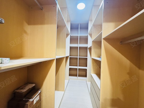 金华婺城湖海塘映湖华府金华罕见大平层6房超大客厅落地窗超大衣帽间全屋智能家居房源多出租房源真实图片