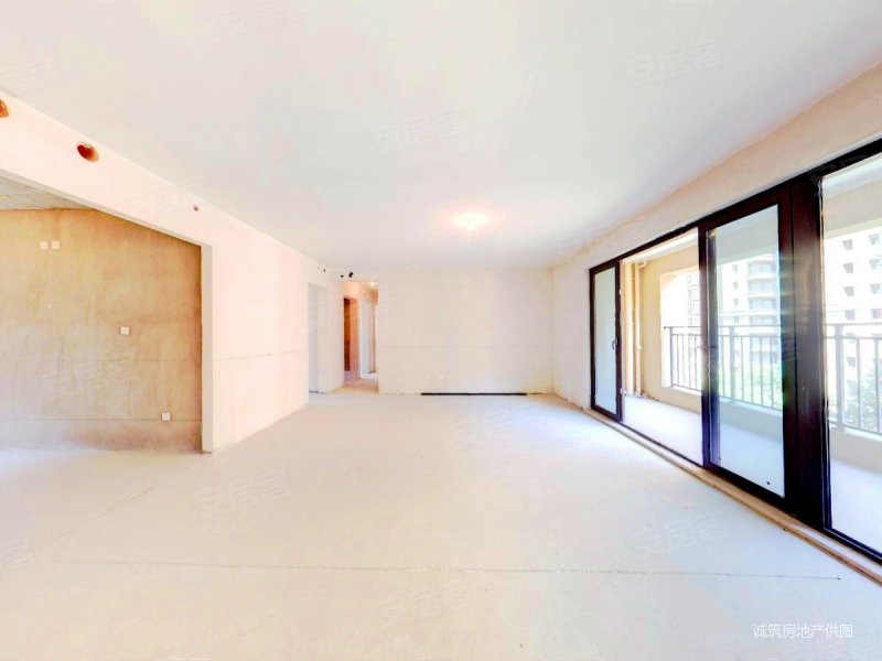 产河边 近地铁 龙湖香醍璟宸 四室三卫 毛坯房 一梯两户