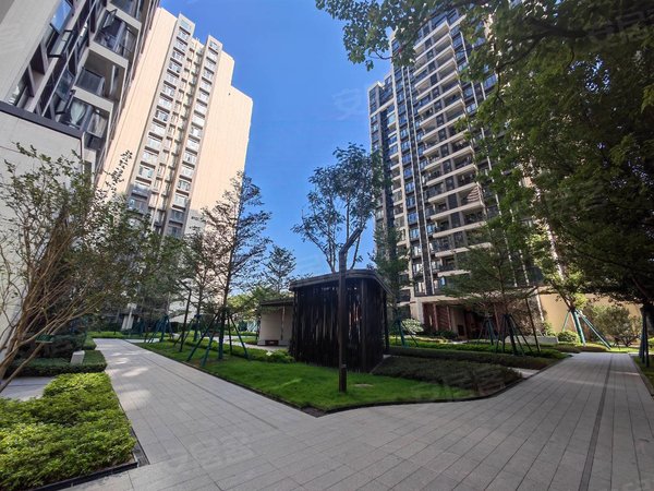 广州天河小新塘保利天汇保利天汇 78平分小三房 业主封了阳台 做了