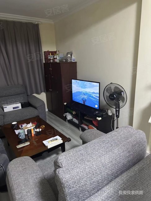 江苏路站 车位充足 楼层好 精装好房 产权清晰 购物方便,延安西路548