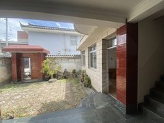 丽江古城宏文东界河老庭院诚心出租，端头房停车方便。出租房源真实图片