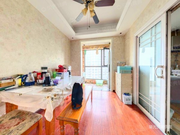 缤纷南郡 楼龄新 高楼层采光充足 小三居 电梯房 装修好