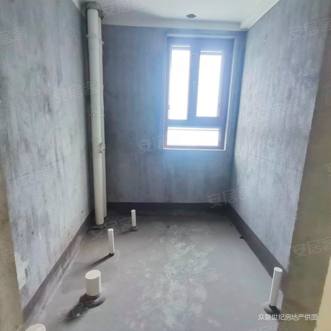 琴湖壹号三期 全新毛坯 没有住过人 大三房 双卫格局户型方正