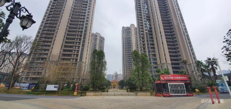 贱卖 万象商圈旁 恒大御府三期 全新精装两房 电梯中层