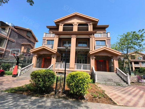 福州闽侯上街金桥花园爱丁堡(一期)要大院子的客户看过来,便宜的别墅