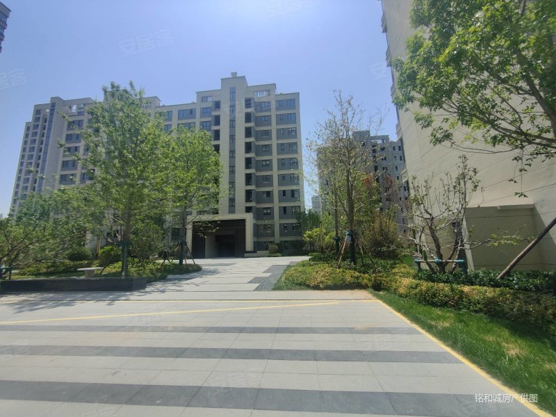 即墨首创南区 禧悦学府 105平套三双卫 毛坯房 现房 地暖