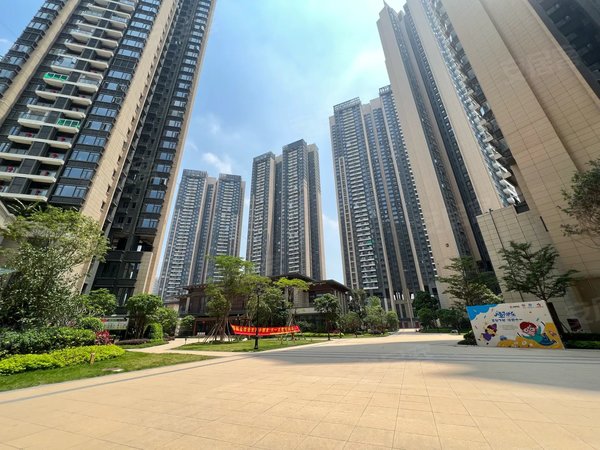 深圳坪山坪山恒大城(一期)坪山中心地区,精装家庭4房,全新出租,业主好