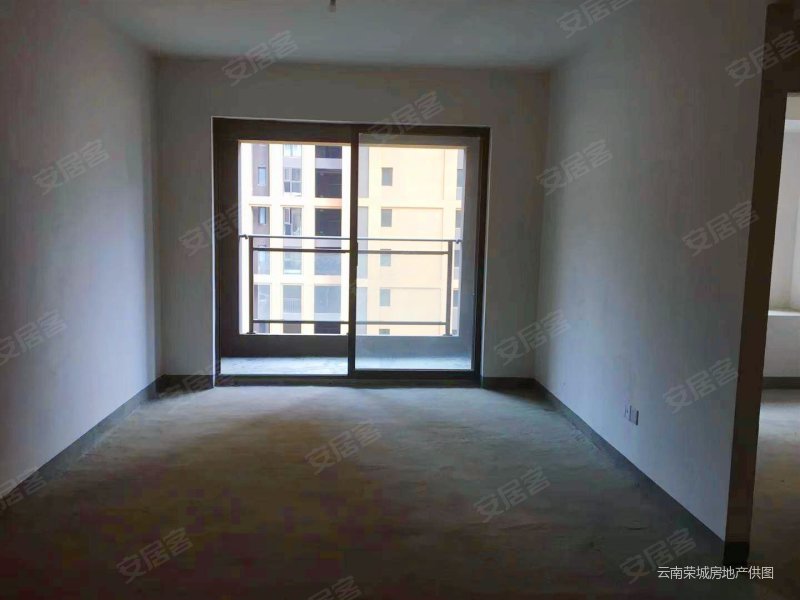 白龙地铁口保利玺樾全新毛坯3房南向中高层有钥匙