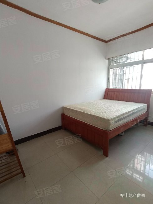 金燕花苑3房66方繁华地段近地铁环境优美