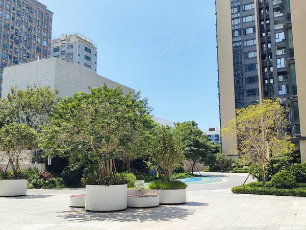 深圳宝安领航城富士君悦府富士君悦府精装三房两卫客厅带阳台家私家电