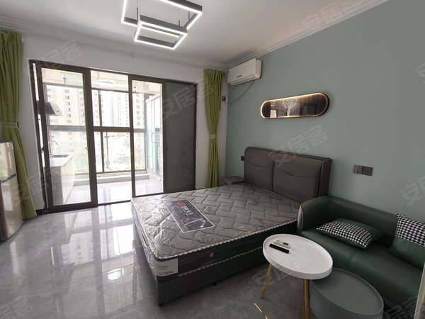 戳戳戳,快点进来看这套房,大空间落地窗,近吉利,威睿,康龙!