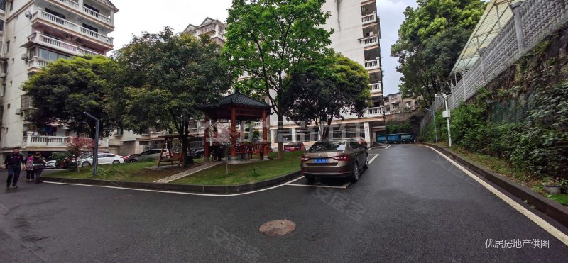 八中旁东山花园3室南北通透满五年超大阳台