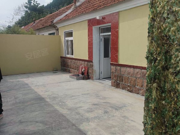 青岛崂山沙子口凉泉村自建房崂山区北宅街道凉泉村平房4间出租,前南屋