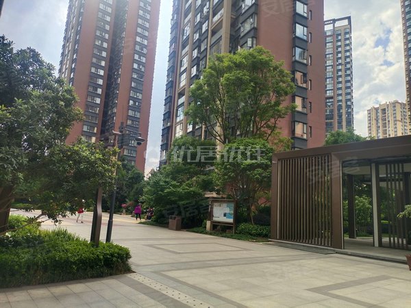 昆明西山前卫营润城5区万达广场旁润城五福临品质小区明厨明卫出租