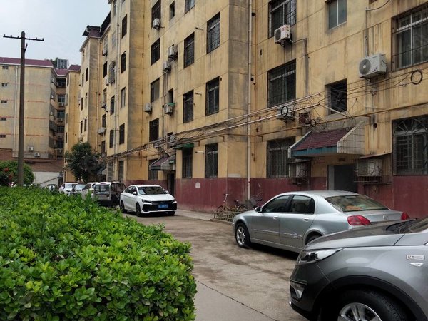 西安临潼秦陵憩园小区全都超市隔壁 经典两室双气入户1200月出租房源