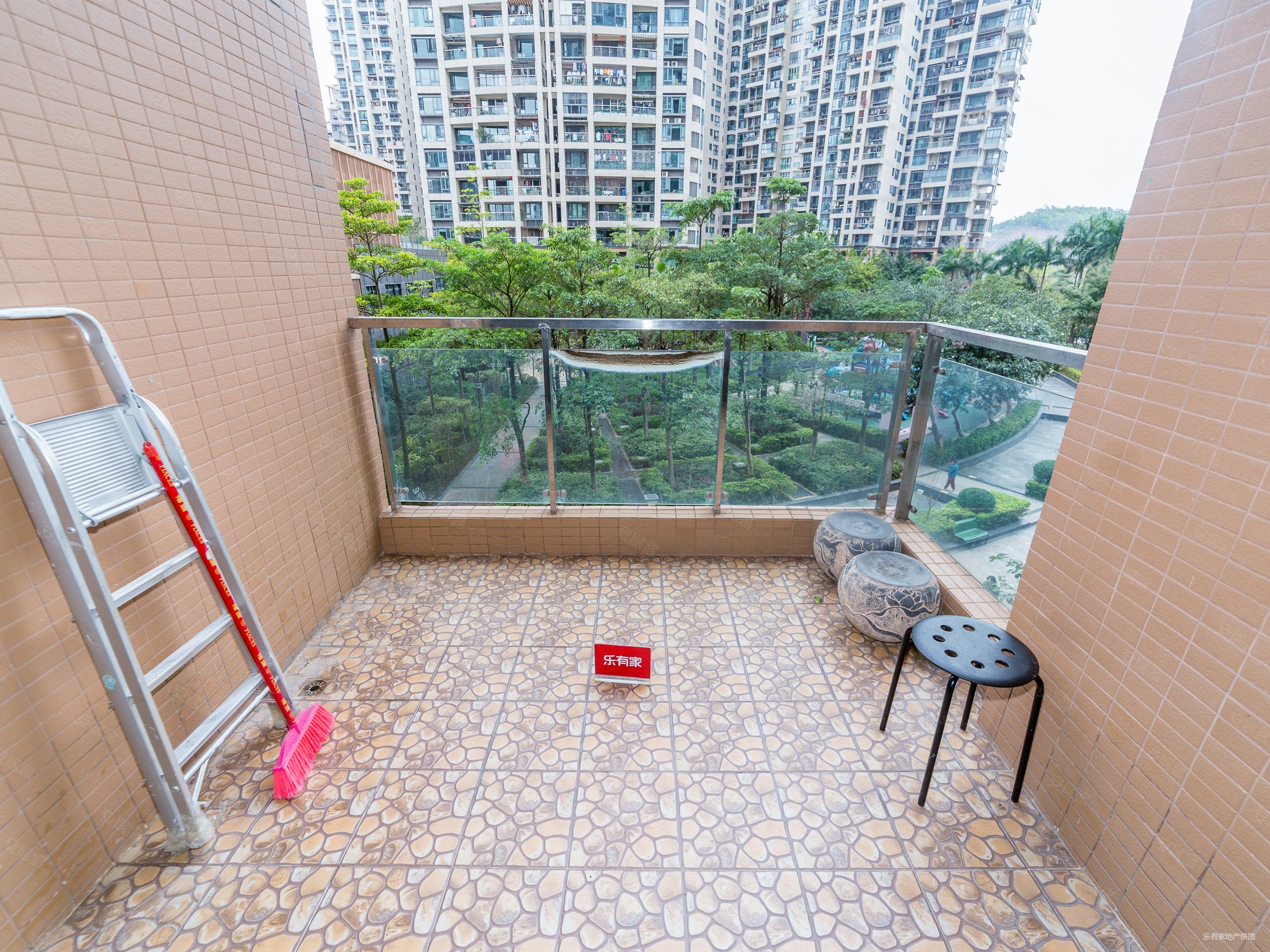 阳光天健城 电梯房 满五 临地铁 交通便利 车位充足