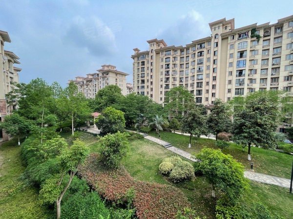 杭州余杭中泰新明半岛(公寓住宅)新明半岛梦泉轩洋房大三房,公园里的