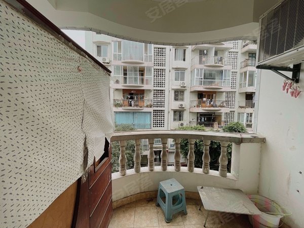 华阳租房,华阳地铁口次卧精装修带空调带阳台可月付可短租缤纷广场实