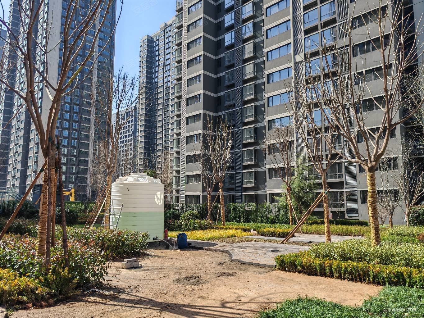 曲江创意谷60平一室地铁口500米性价比高