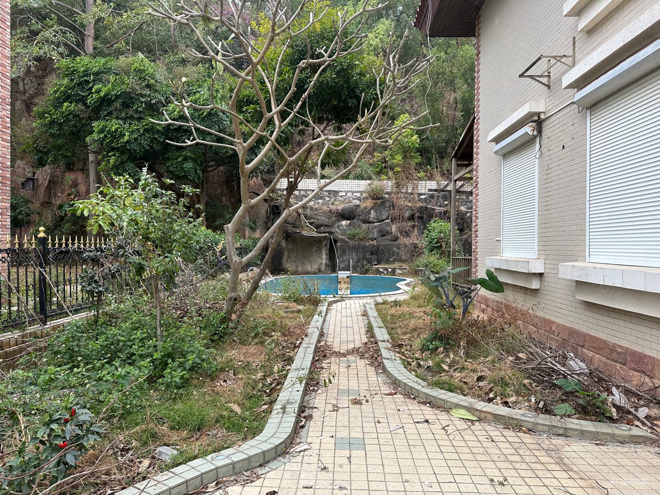 聚龙溪山庄5室2厅4卫250.57㎡南北1390万