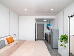新出巨实惠的小公寓，装修清新价格透明。