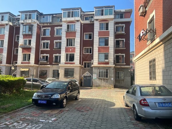 大连甘井子山东路怡景园嘉汇三中门口,封闭小区,怡景园,松江路地铁口a