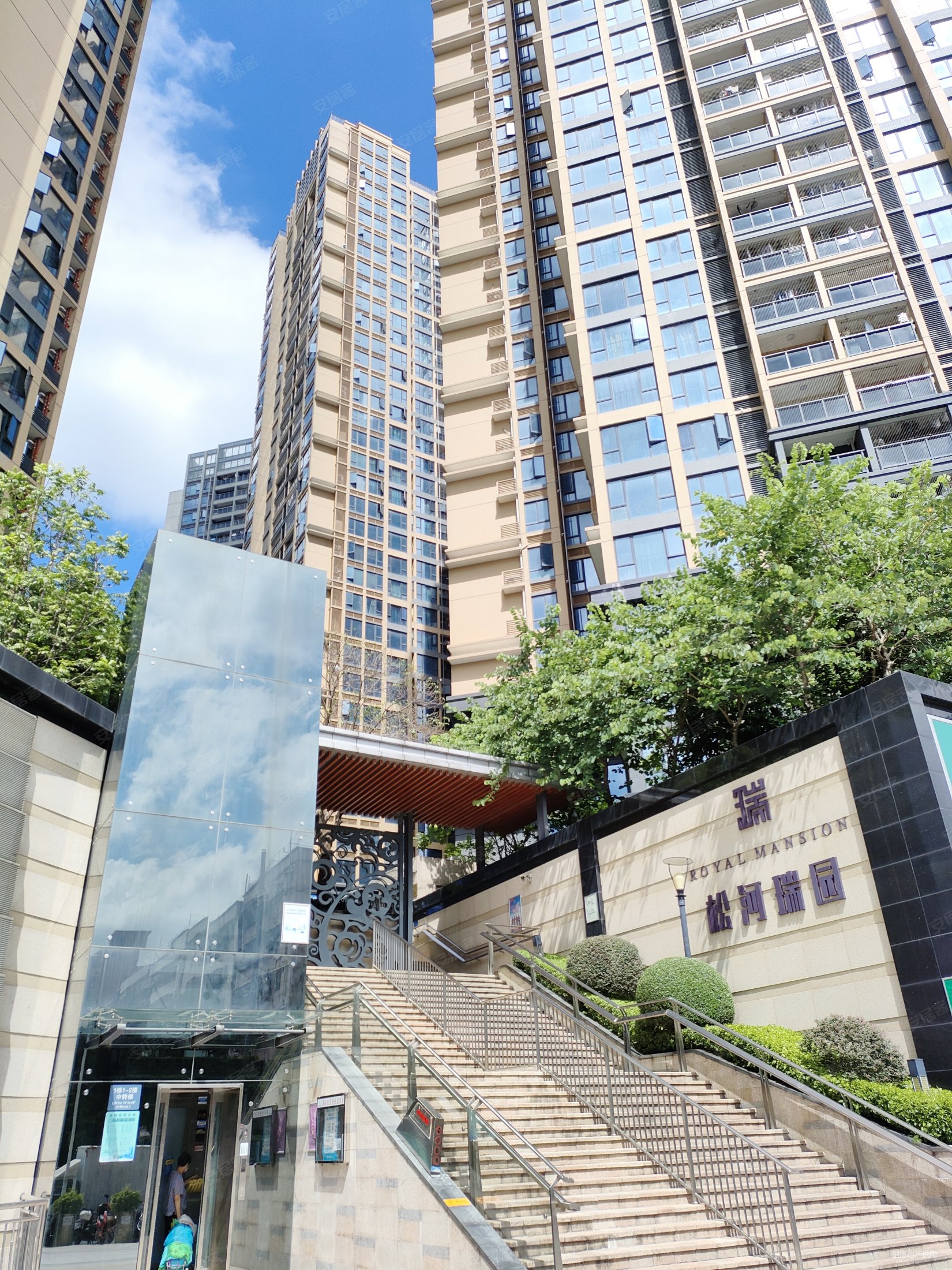 业主置换忍爱出售松河瑞园超高使用率4房2卫税费少