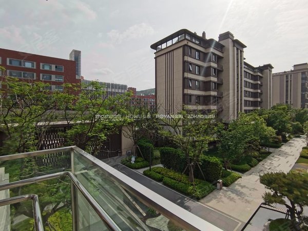 济南高新汉峪龙湖舜山府龙湖舜山府 4室2厅2卫 南北通透 电梯房 豪华