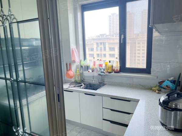 盛泰   三室两厅两卫 精装 诚心出售