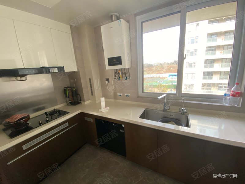 美的君兰悦122平143万3室2厅2卫