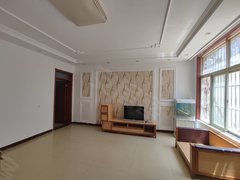 滕州北辛北辛城区嘉鸿一品南面独院，上下三层五室两厅两卫，干净卫生随时可以看房出租房源真实图片