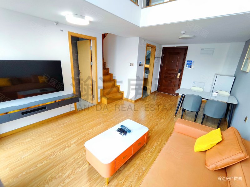 金山湖热门小区奥园领寓复式2房保养新中心地段可注册公司