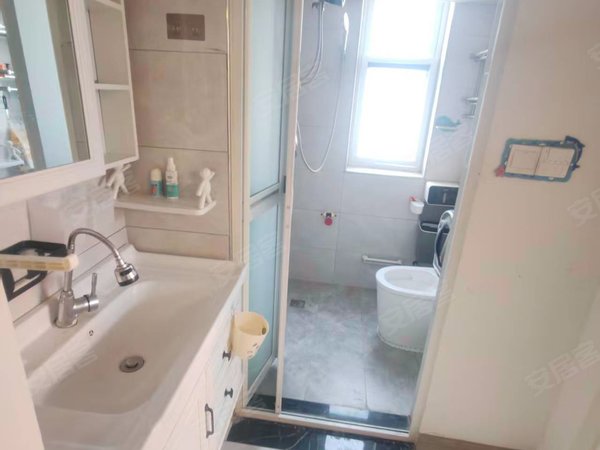 徐州鼓楼九龙湖天润花园鼓楼广场地铁口附近低楼层两室一厅精装家具家电1300可谈出租房源真实图片