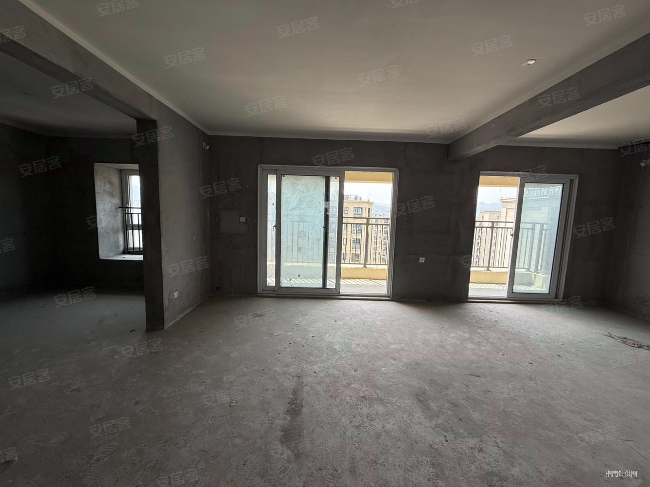 蓝光雍舜府(一期)4室2厅3卫138.95㎡南北140万