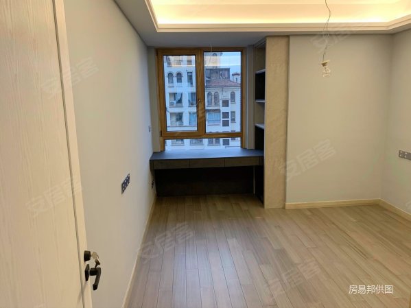 清风华院登云路88号4室2厅2卫1415平方米